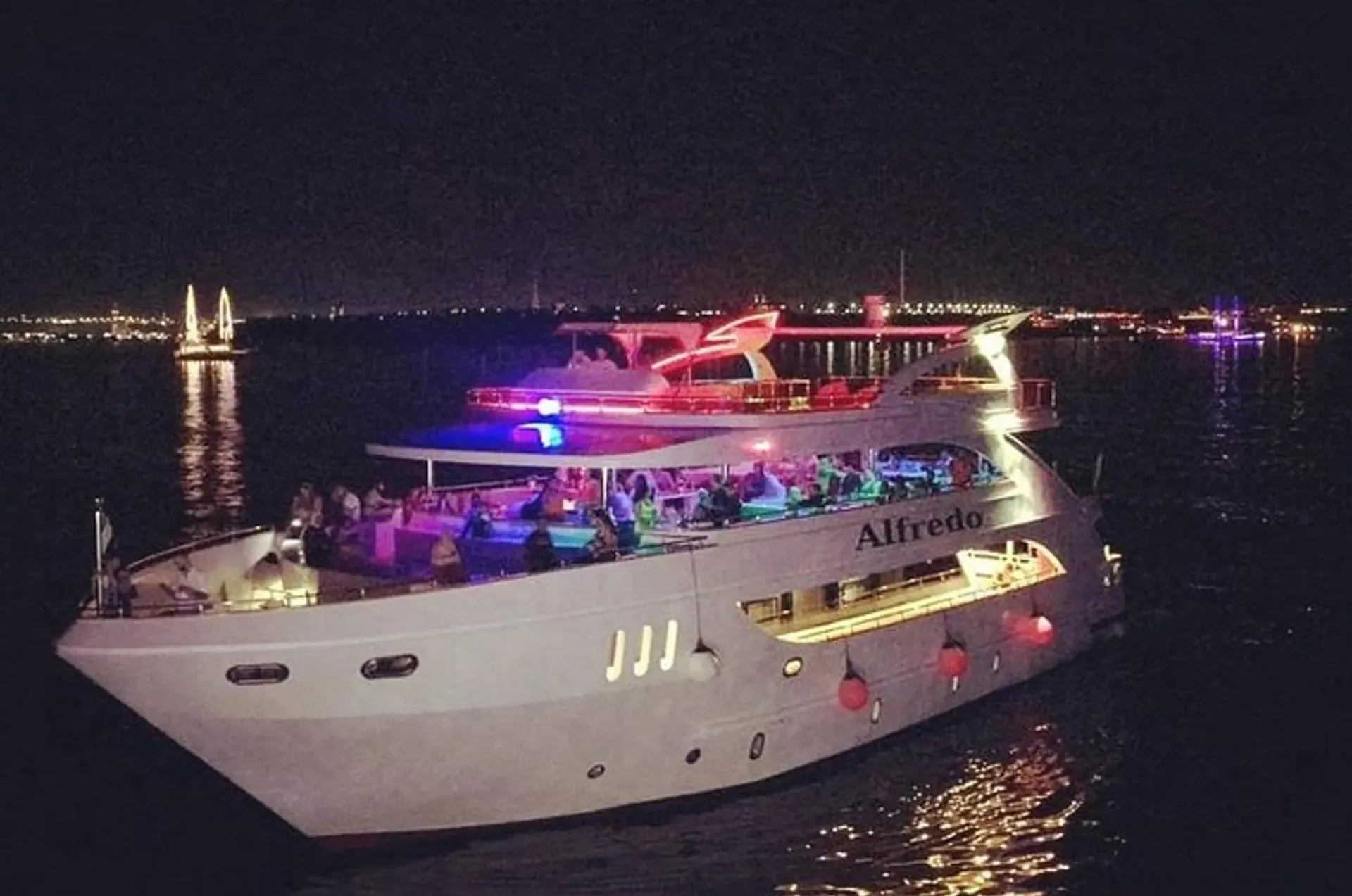 Romantic Yacht Dinner Cruise — 6